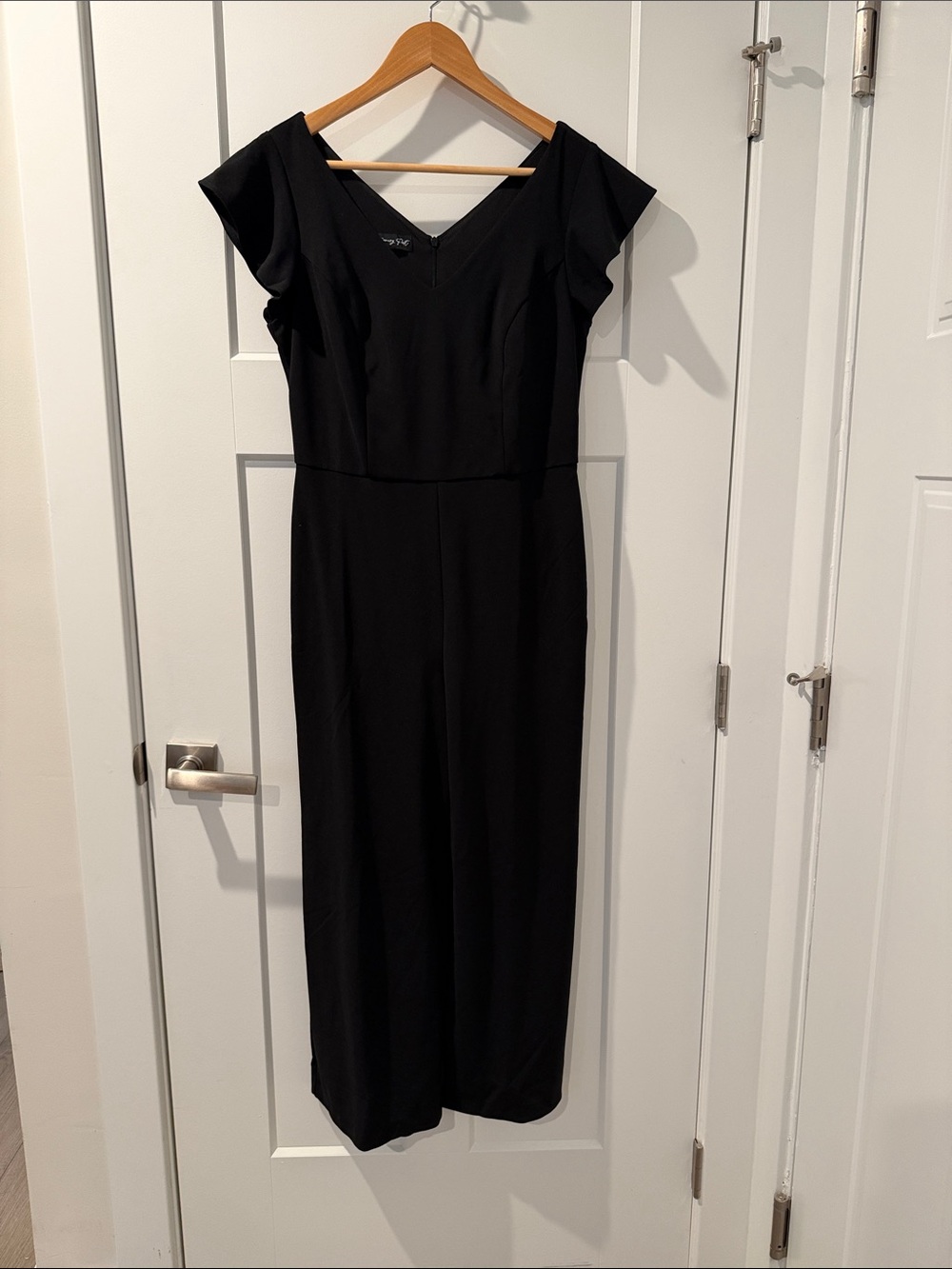 Elegant Black Jumpsuit with Cap Sleeves NWOT